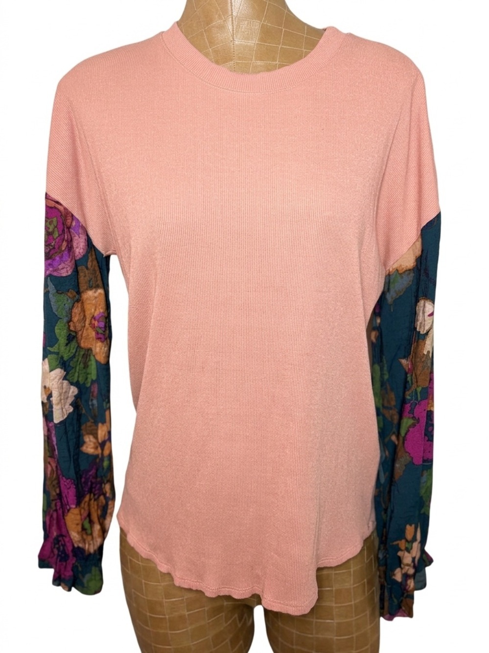 Betsey's Boutique Floral Sleeve Ribbed Knit Top Excellent Condition
